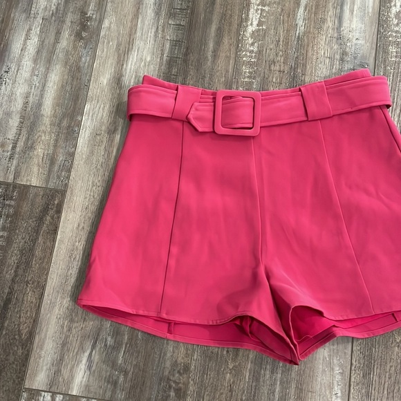 Lovers + Friends City Short in Magenta Pink Barbiecore - Picture 5 of 8